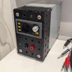 Fonte de laboratório acabada