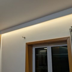 A fita LED proporciona uma luz suave e uniforme.