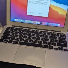 MacBook Air com teclado e trackpad a falhar