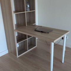 As caixas de móveis IKEA antes de iniciar a montagem.