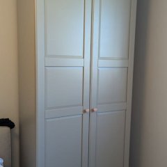 Roupeiro IKEA cinzento finalizado.