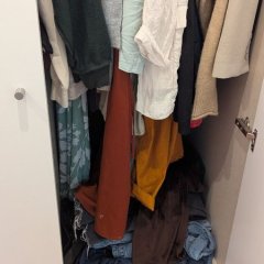 Roupas empilhadas, um desafio diário.