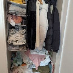 Detalhe da montagem das novas prateleiras.