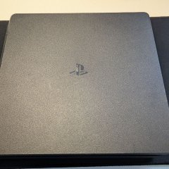 PS4 Slim limpo e montado