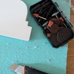 Preparação do rodapé para fita LED.