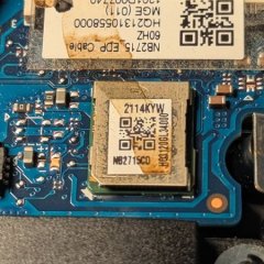 Detalhe de chip na placa-mãe