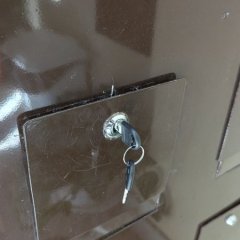 Nova fechadura na caixa de correio.