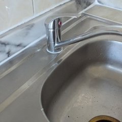 Lava-loiças removido para acesso.