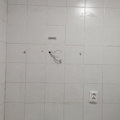 Antes: buracos e cabos expostos