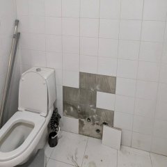 Azulejos removidos — argamassa exposta