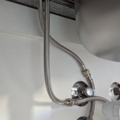 O bico extensível oferece maior flexibilidade.