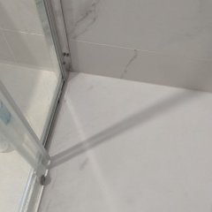 Detalhe do bolor no canto da cabine.