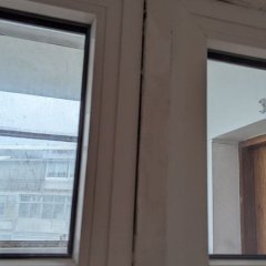 Janelas com vedação e acabamento concluídos.