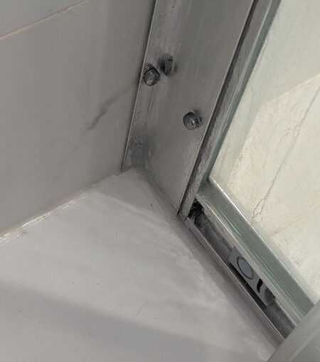 Adeus Bolor! Substituição de Silicone na Cabine de Duche em Gaia