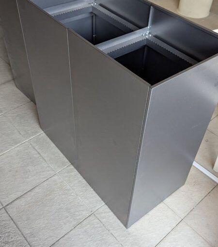 Montagem de Suportes Metálicos para Vasos de Plantas em Gaia