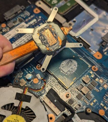 Limpeza, Pasta Térmica e Reinstalação de Sistema em Portátil em Gaia